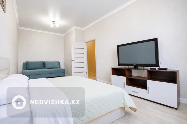 1-комнатная квартира, этаж 14 из 19, 40 м², Посуточно, фотография 3