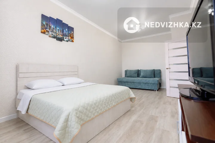 1-комнатная квартира, этаж 14 из 19, 40 м², Посуточно