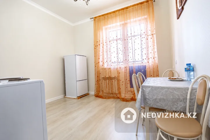 1-комнатная квартира, этаж 14 из 19, 40 м², Посуточно, фотография 4