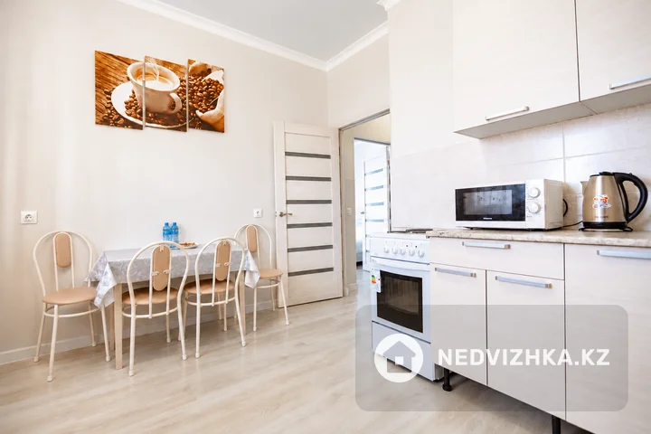1-комнатная квартира, этаж 14 из 19, 40 м², Посуточно, фотография 5