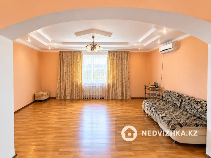 6-комнатный дом, 10 соток, 240 м²