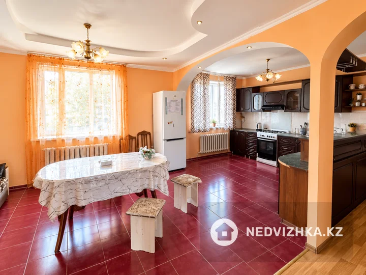6-комнатный дом, 10 соток, 240 м², фотография 2