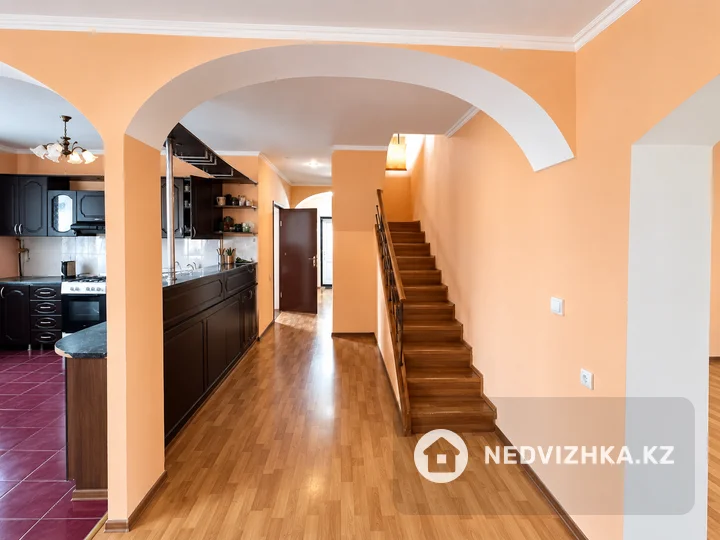 6-комнатный дом, 10 соток, 240 м², фотография 3