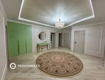3-комнатная квартира, этаж 1 из 10, 139 м², миниатюра 2