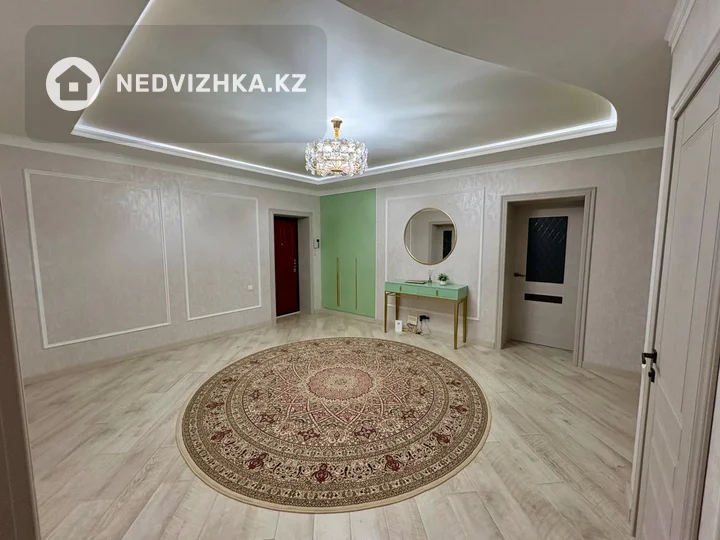 3-комнатная квартира, этаж 1 из 10, 139 м², фотография 3