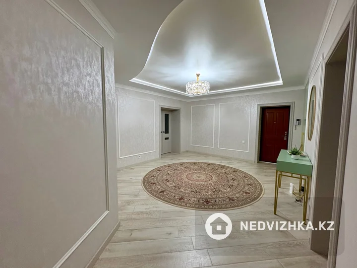 3-комнатная квартира, этаж 1 из 10, 139 м², фотография 4