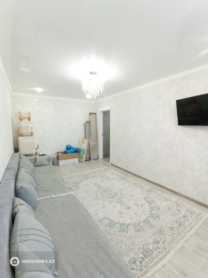 2-комнатная квартира, этаж 16 из 16, 52 м², фотография 2
