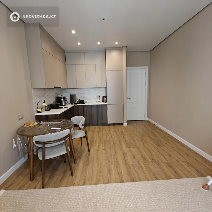 2-комнатная квартира, этаж 8 из 13, 62 м², фотография 2