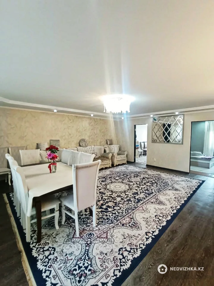 5-комнатная квартира, этаж 5 из 10, 167 м²
