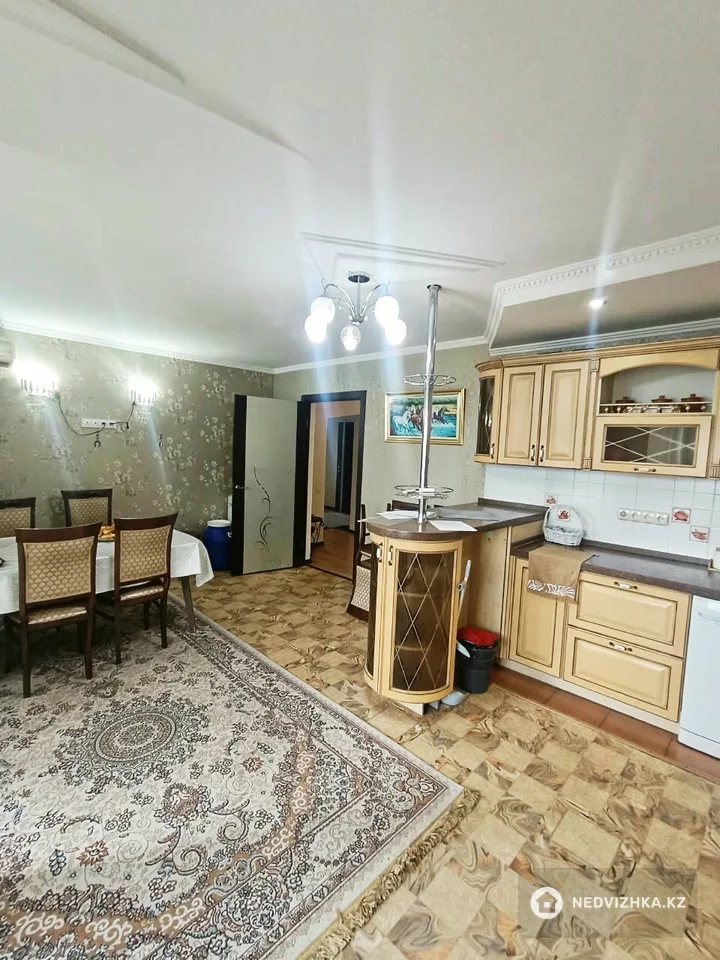 5-комнатная квартира, этаж 5 из 10, 167 м², фотография 2