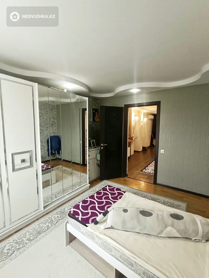 5-комнатная квартира, этаж 5 из 10, 167 м², фотография 3