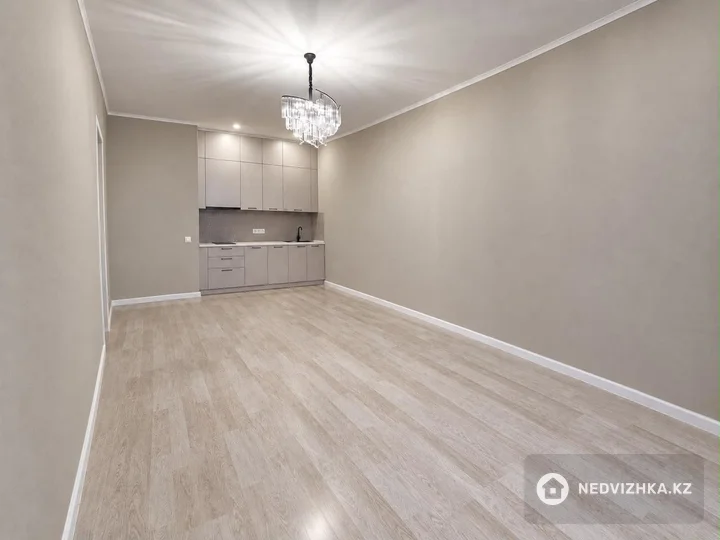 2-комнатная квартира, этаж 12 из 13, 54 м², фотография 2
