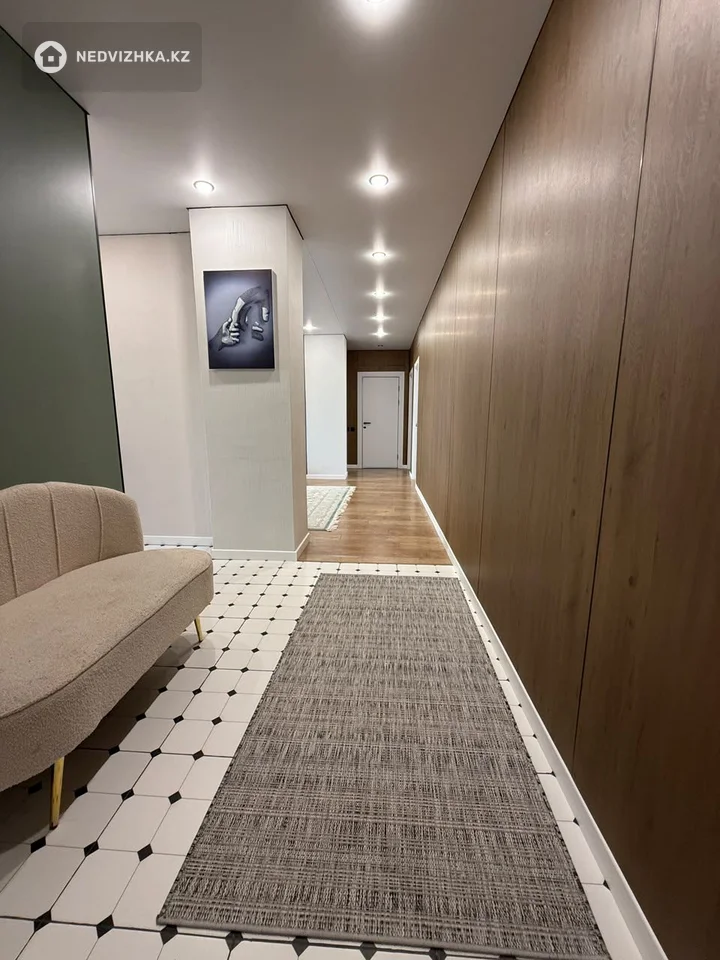 4-бөлмелі пәтер, қабат 4 барлық қабат саны 13, 104 м²