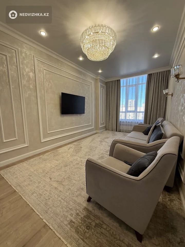 3-комнатная квартира, этаж 10 из 17, 91 м², фотография 2