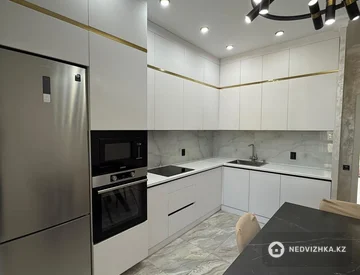 3-комнатная квартира, этаж 10 из 17, 91 м², миниатюра 9