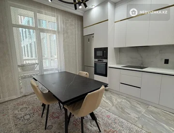 3-комнатная квартира, этаж 10 из 17, 91 м², миниатюра 10