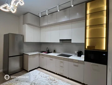 2-комнатная квартира, этаж 10 из 16, 70 м², Посуточно, миниатюра 3