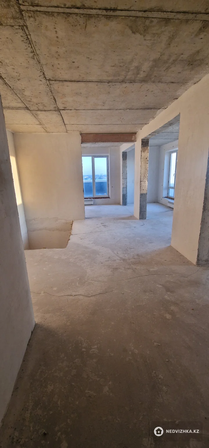 7-комнатная квартира, этаж 22 из 25, 203 м², фотография 2