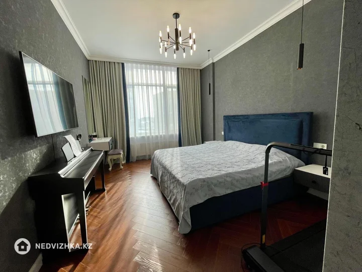 4-комнатная квартира, этаж 6 из 9, 138 м², фотография 2