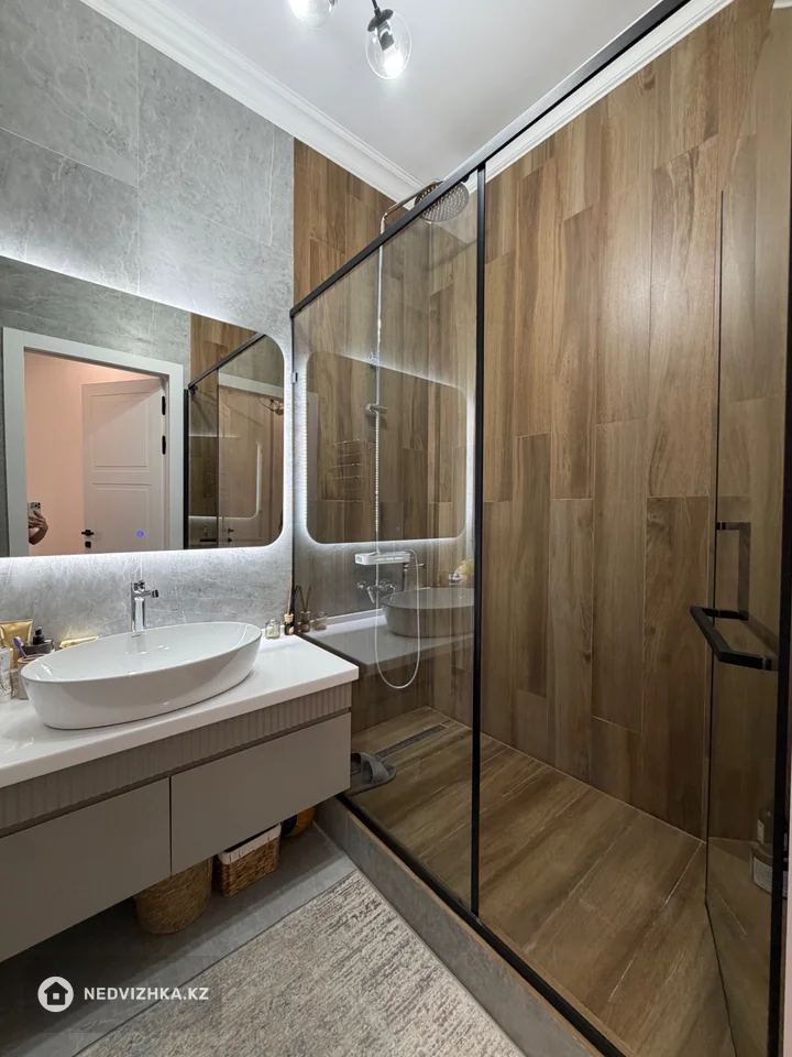 4-комнатная квартира, этаж 6 из 9, 138 м², фотография 3