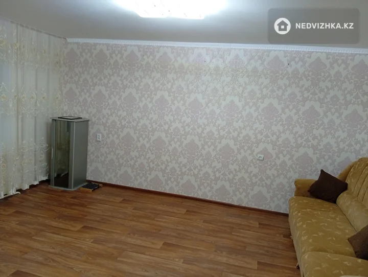 2-комнатная квартира, этаж 4 из 5, 43 м², фотография 2