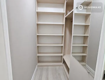 2-комнатная квартира, этаж 12 из 13, 54 м², миниатюра 3