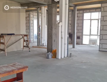 3-комнатная квартира, этаж 4 из 4, 128 м², миниатюра 2