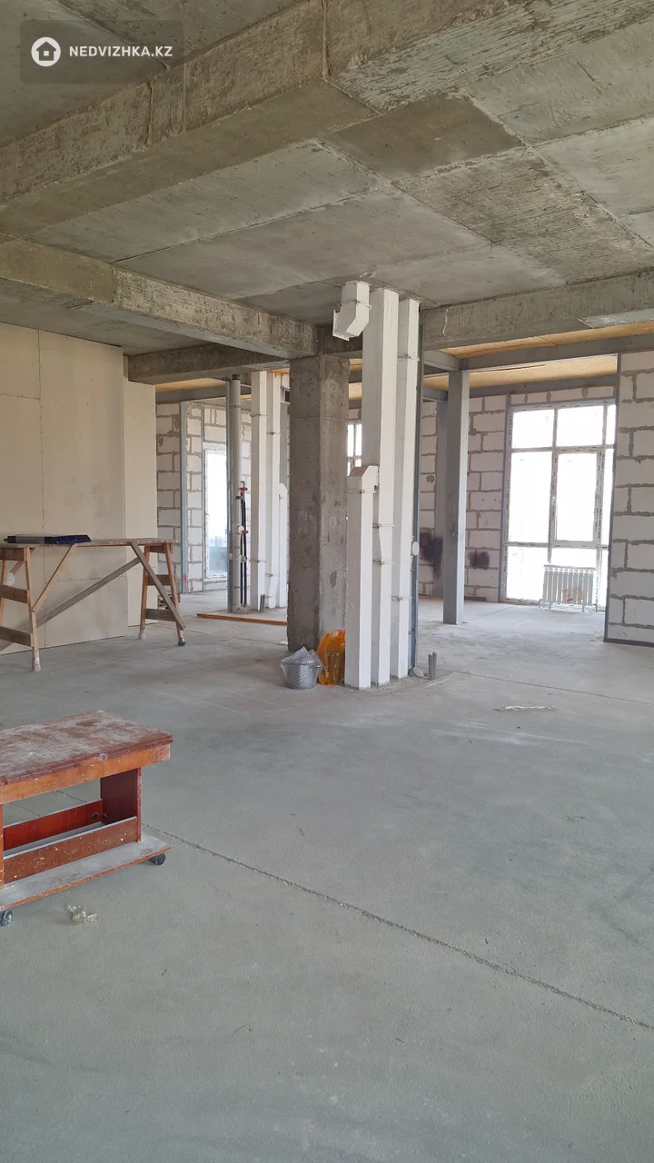 3-комнатная квартира, этаж 4 из 4, 128 м², фотография 2