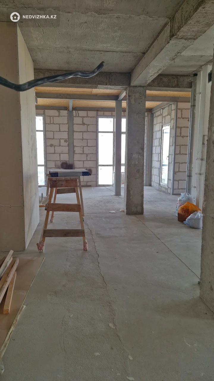 3-комнатная квартира, этаж 4 из 4, 128 м², фотография 3