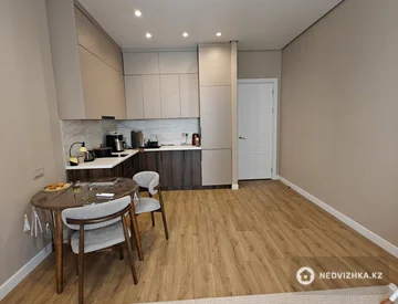 2-комнатная квартира, этаж 8 из 13, 62 м², миниатюра 4