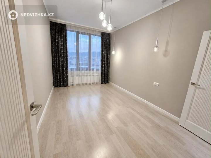 2-комнатная квартира, этаж 12 из 13, 54 м², фотография 4