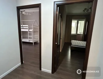 3-комнатная квартира, этаж 8 из 12, 91 м², миниатюра 1