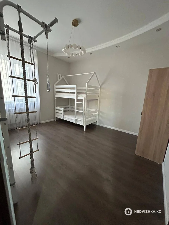 3-комнатная квартира, этаж 8 из 12, 91 м², фотография 2