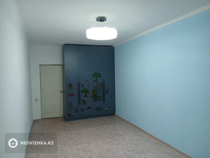 3-комнатная квартира, этаж 2 из 5, 80 м², На длительный срок, фотография 2