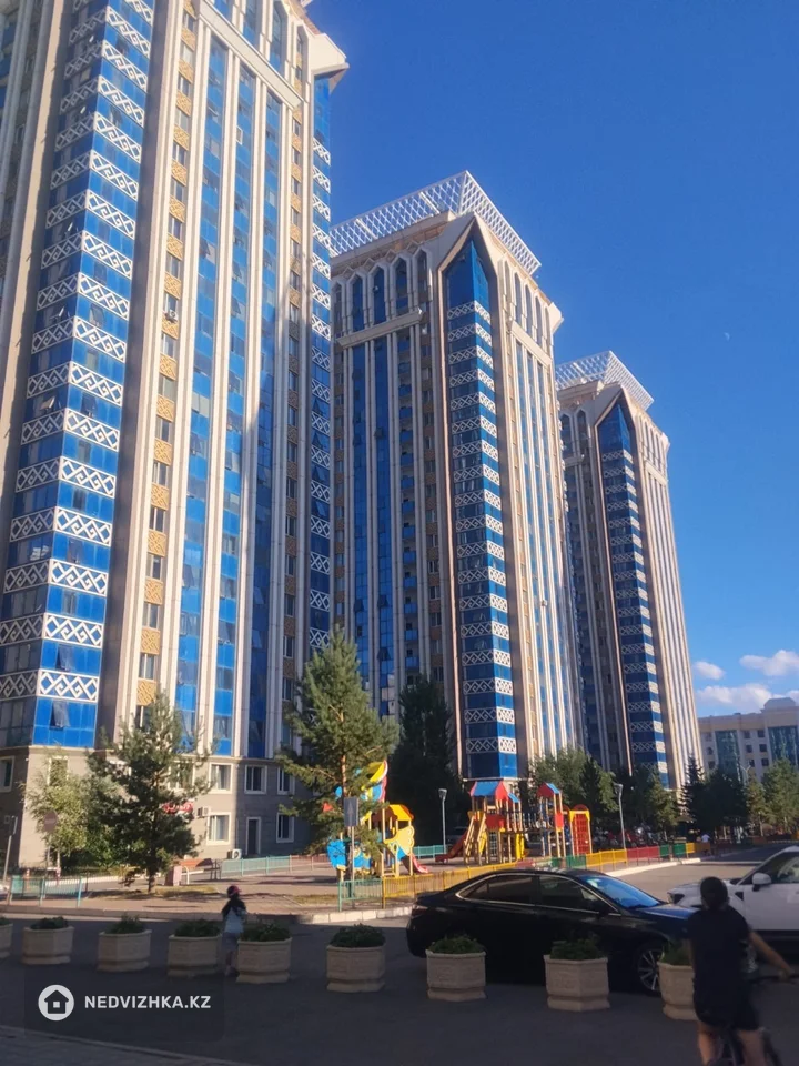 4-комнатная квартира, этаж 8 из 24, 106 м²