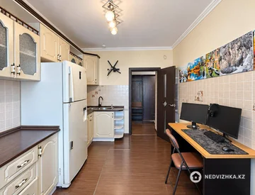 2-комнатная квартира, этаж 10 из 12, 72 м², миниатюра 2