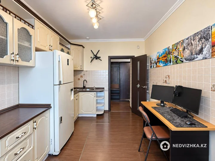2-комнатная квартира, этаж 10 из 12, 72 м², фотография 2