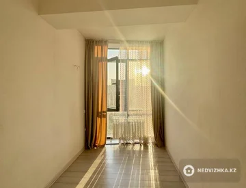2-комнатная квартира, этаж 4 из 13, 47 м², миниатюра 1