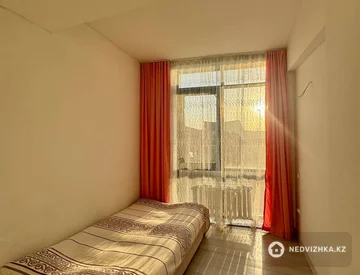 2-комнатная квартира, этаж 4 из 13, 47 м², миниатюра 2