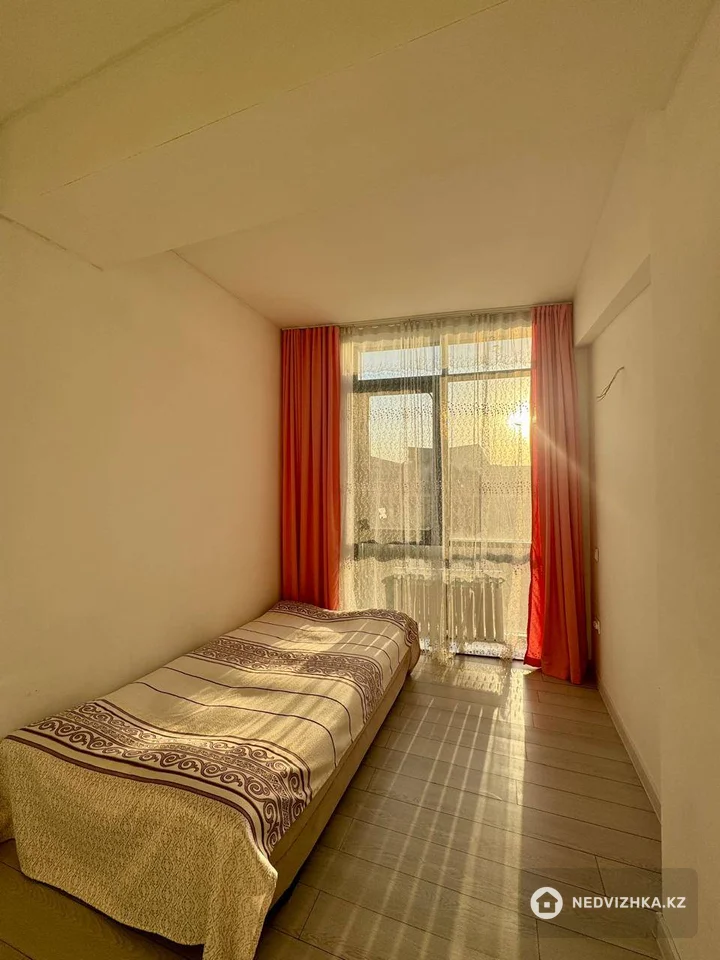 2-комнатная квартира, этаж 4 из 13, 47 м², фотография 2