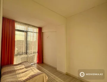 2-комнатная квартира, этаж 4 из 13, 47 м², миниатюра 3