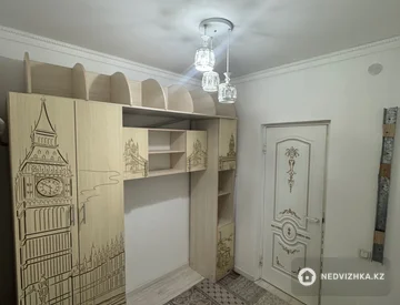 3-комнатная квартира, этаж 4 из 5, 58 м², миниатюра 1