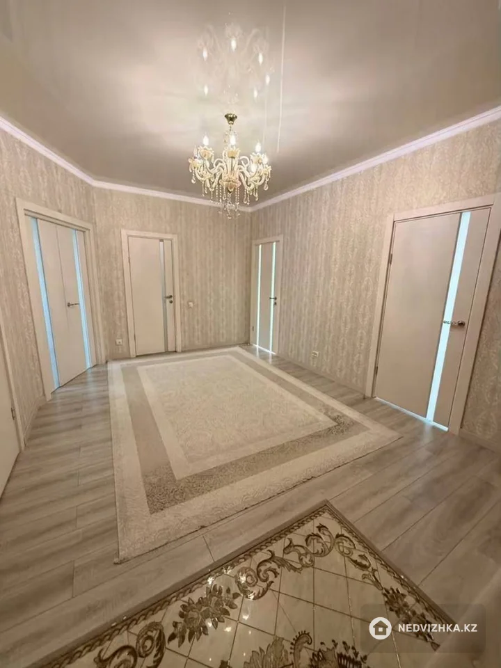 4-комнатная квартира, этаж 8 из 13, 110 м², фотография 5