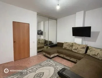 1-комнатная квартира, этаж 9 из 10, 37 м², миниатюра 2