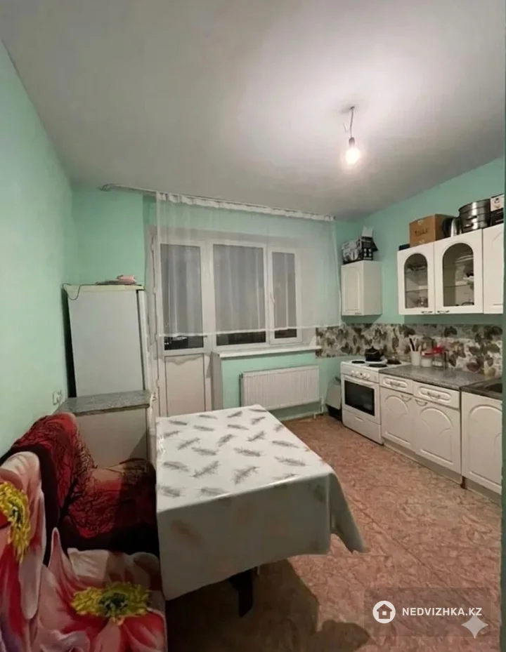 1-комнатная квартира, этаж 9 из 10, 37 м², фотография 3