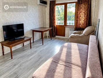 3-комнатная квартира, этаж 4 из 5, 56 м², миниатюра 1