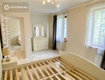 3-комнатная квартира, этаж 4 из 5, 56 м², миниатюра 3