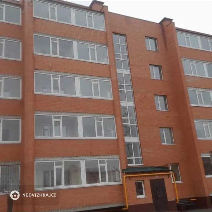 2-комнатная квартира, этаж 3 из 5, 64 м²