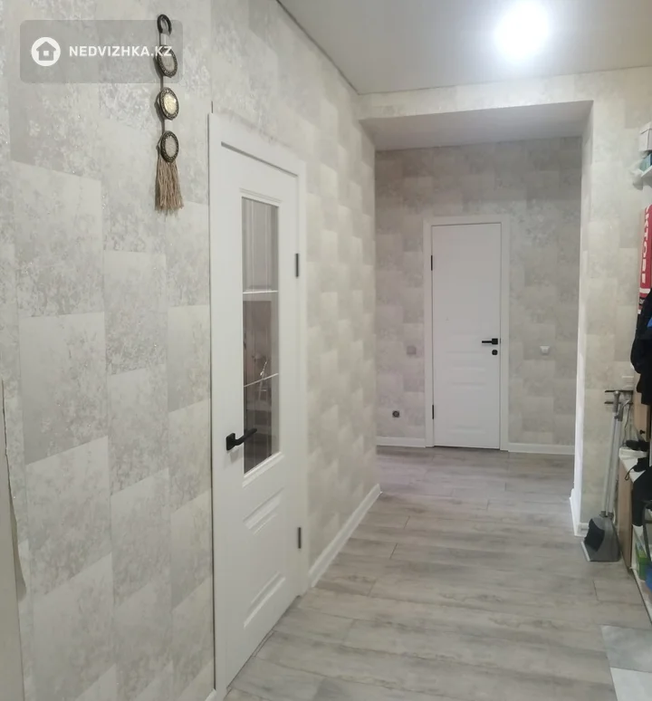 2-комнатная квартира, этаж 3 из 5, 64 м², фотография 4