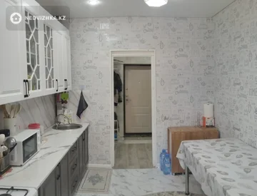 2-комнатная квартира, этаж 3 из 5, 64 м², миниатюра 2